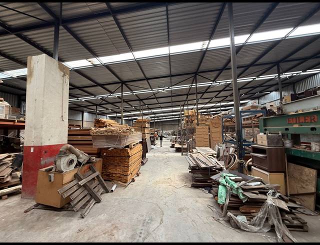 1,100M² WAREHOUSE TO LET IN INDUSTRIA WEST